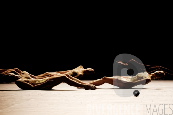 Petite mort / Jirí Kylián / Ballet de l   Opéra national de Paris