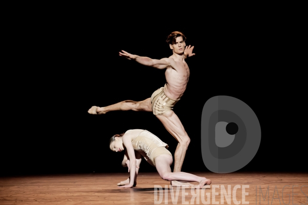 Petite mort / Jirí Kylián / Ballet de l   Opéra national de Paris