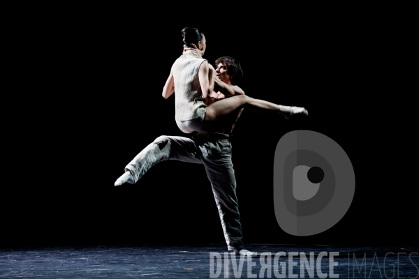 Gods and dogs / Jirí Kylián / Ballet de l   Opéra national de Paris