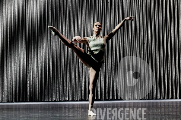 Gods and dogs / Jirí Kylián / Ballet de l   Opéra national de Paris