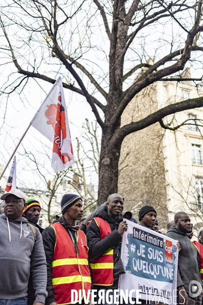 Rassemblement de travailleurs sans papiers devant l assemblee nationale