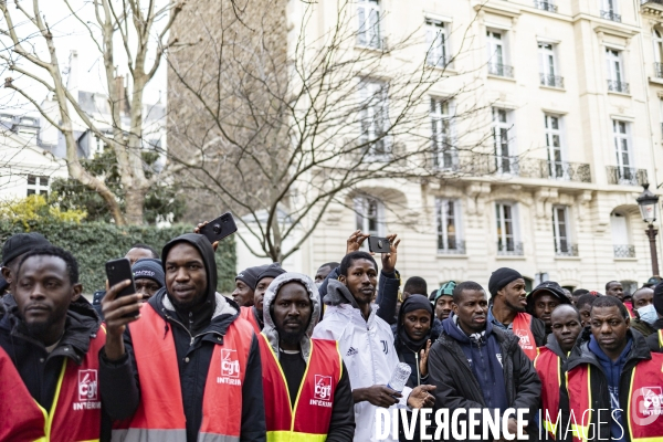 Rassemblement de travailleurs sans papiers devant l assemblee nationale