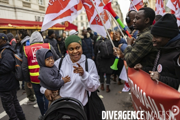 Rassemblement de travailleurs sans papiers devant l assemblee nationale
