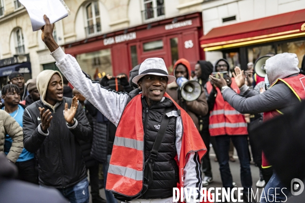 Rassemblement de travailleurs sans papiers devant l assemblee nationale