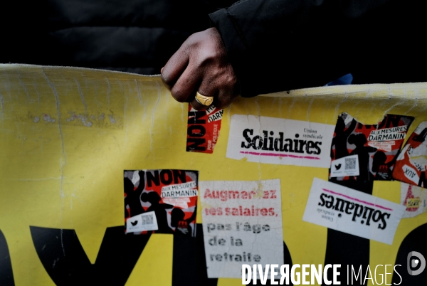Rassemblement de travailleurs sans papiers devant l assemblee nationale