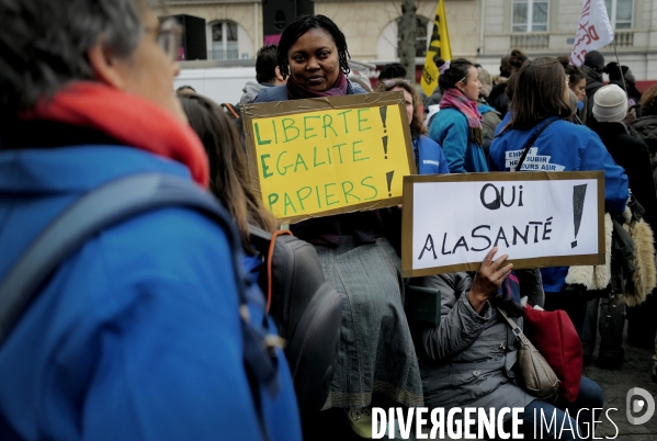 Rassemblement de travailleurs sans papiers devant l assemblee nationale
