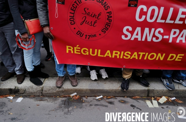 Rassemblement de travailleurs sans papiers devant l assemblee nationale