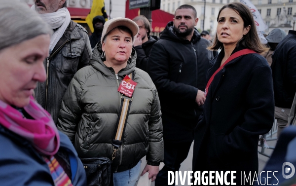 Rassemblement de travailleurs sans papiers devant l assemblee nationale