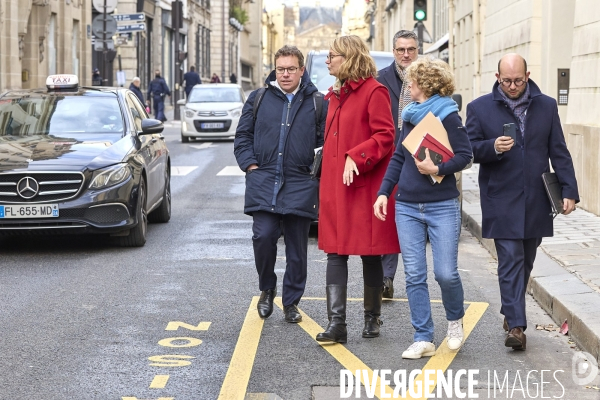 La majorité parlementaire reçue à Matignon pour la CMP Immigration