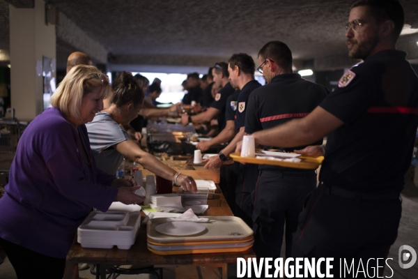 Benevoles autour de l incendie - Gironde 2022