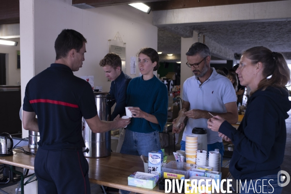 Benevoles autour de l incendie - Gironde 2022