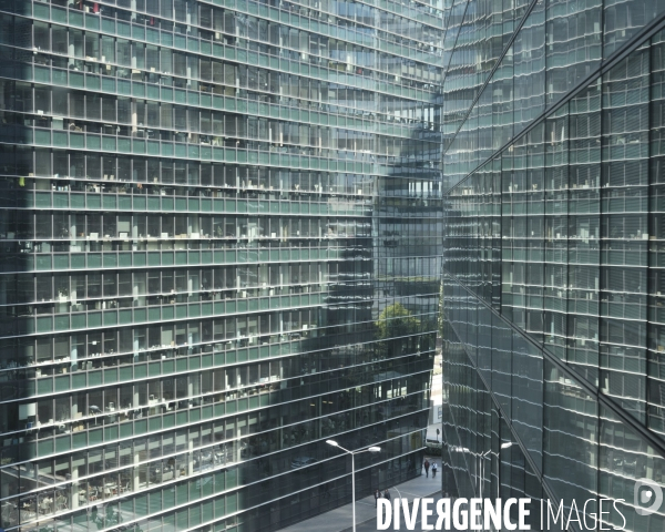 La Defense,l a tour Carpe Diem vue depuis le bâtiment Cœur Defense, 