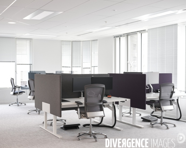 Siege social de 3M France, open space desert du fait du teletravail des employes