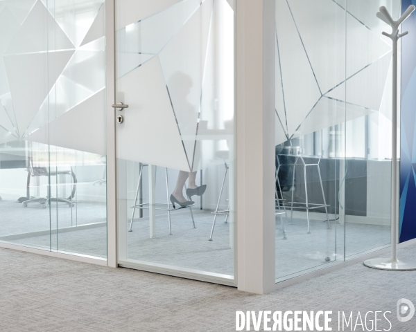 Siege social de 3M France, espace de travail insonorise dans l’open space
