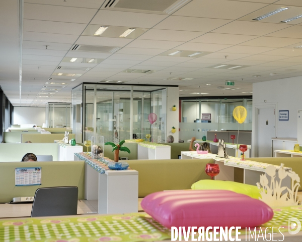 Siege social IBM france, decoration de l’open space par les employes