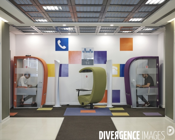Siege social IBM France, travail en phone box ou cabine acoustique