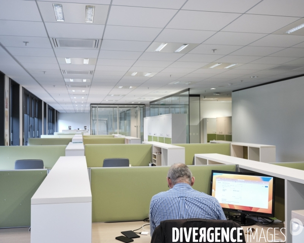 IBM France, siege social, open space quasi desert dû au teletravail des employes