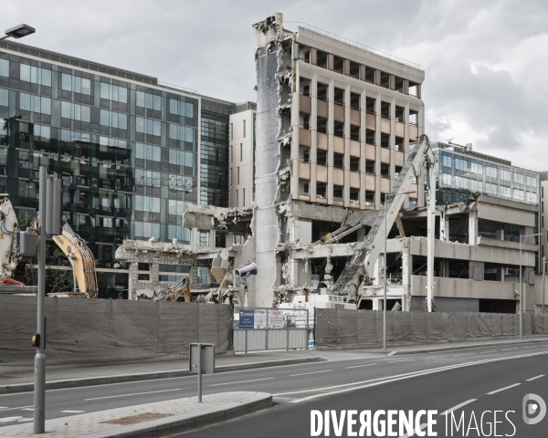 Demolition d’un immeuble de bureaux, bd de La Defense à Nanterre