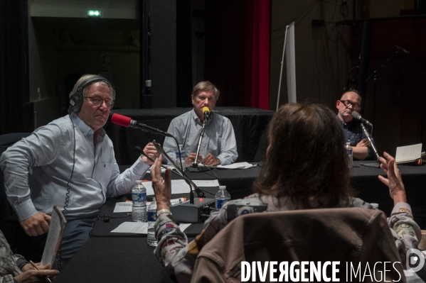 Guillaume Garcin tire sa révérence au Masque et la Plume. Rebecca Manzoni prend le micro. Radio France a 60 ans