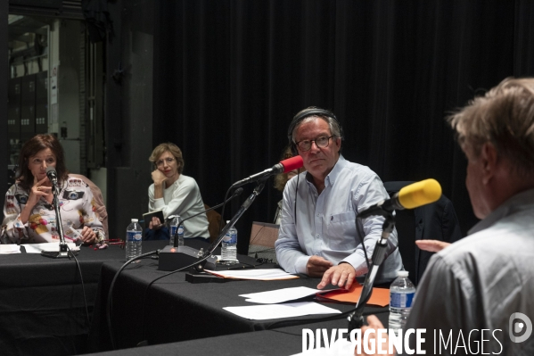 Guillaume Garcin tire sa révérence au Masque et la Plume. Rebecca Manzoni prend le micro. Radio France a 60 ans