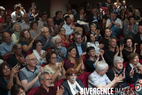 Guillaume Garcin tire sa révérence au Masque et la Plume. Rebecca Manzoni prend le micro. Radio France a 60 ans