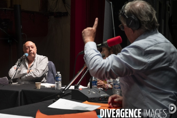 Guillaume Garcin tire sa révérence au Masque et la Plume. Rebecca Manzoni prend le micro. Radio France a 60 ans