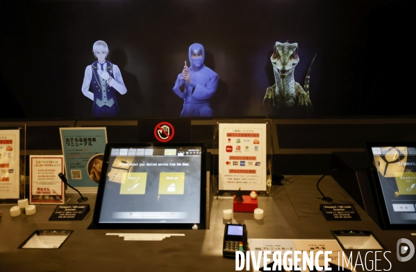 Faire son check in avec un hologramme ninja a l hotel henn na asakusa tawaramachi a tokyo