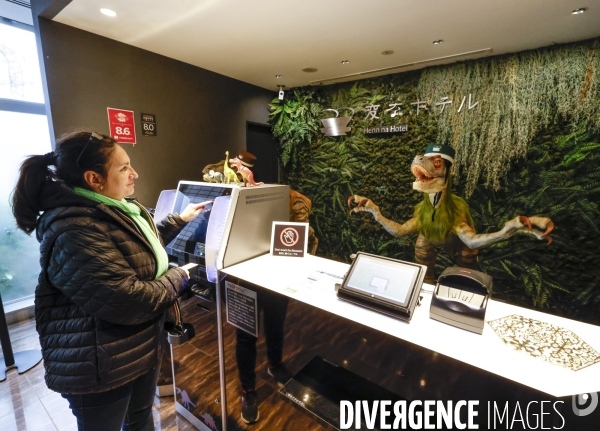 Les dinosaures de la reception de l hotel henn an vous attendent