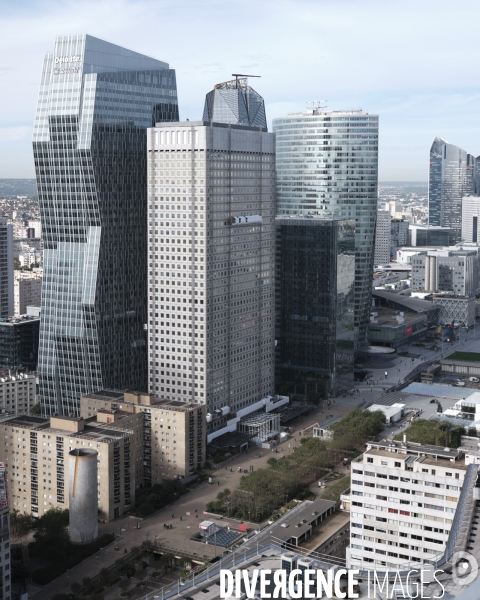 La Defense. vue de l’esplanade depuis la tour St Gobain