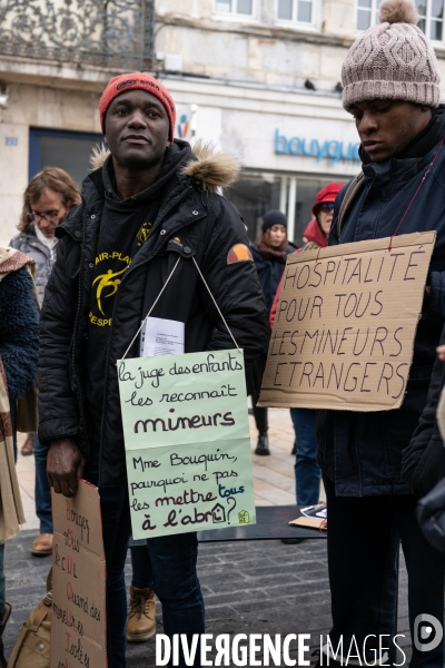 Manifestation mineurs non accompagnes - loi immigration - Besancon