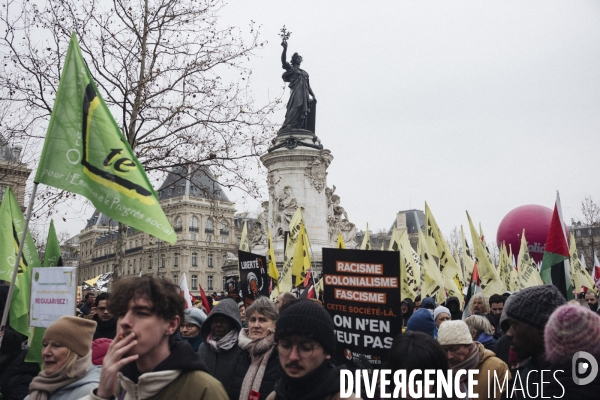 Manifestation contre la loi immigration