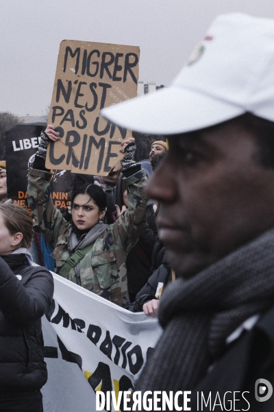 Manifestation contre la loi immigration