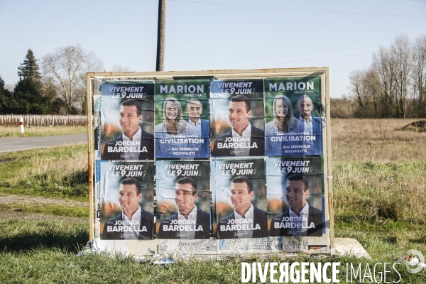 Affiche dans le Médoc pour les élections européennes de Jordan BARDELLA , Marion MARÉCHAL et Éric Zemmour
