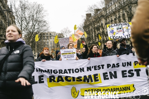 Manifestation contre la loi immigration