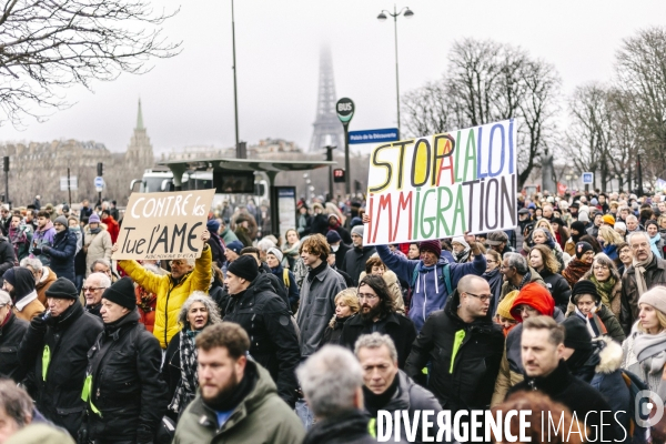 Manifestation contre la loi immigration