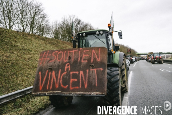 Blocage de l A16 à Beauvais par les agriculteurs