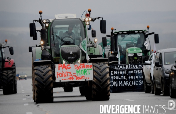 Blocage de l A16 par les agriculteurs
