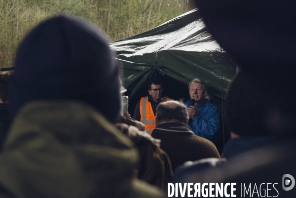 Blocage de l autoroute A16 par les agriculteurs