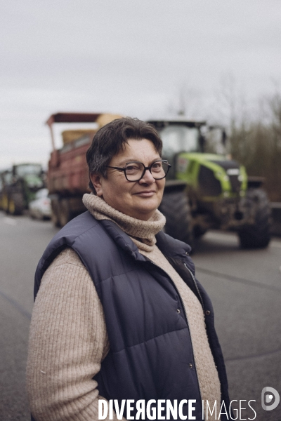 Blocage de l autoroute A16 par les agriculteurs