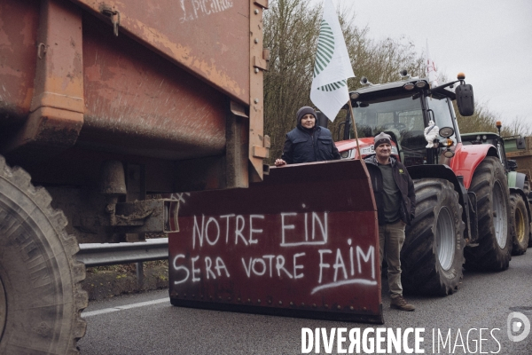 Blocage de l autoroute A16 par les agriculteurs