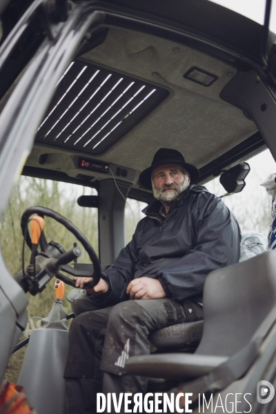 Blocage de l autoroute A16 par les agriculteurs