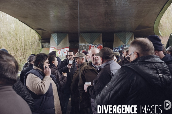 Blocage de l autoroute A16 par les agriculteurs