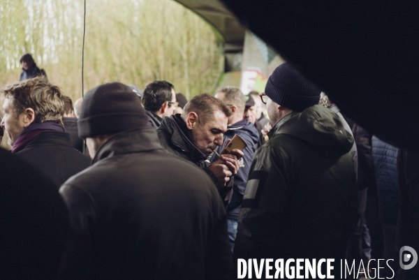 Blocage de l autoroute A16 par les agriculteurs