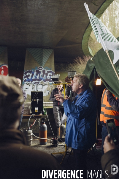 Blocage de l autoroute A16 par les agriculteurs