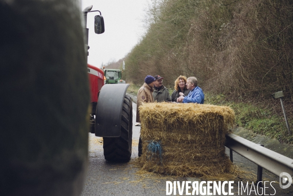 Blocage de l autoroute A16 par les agriculteurs