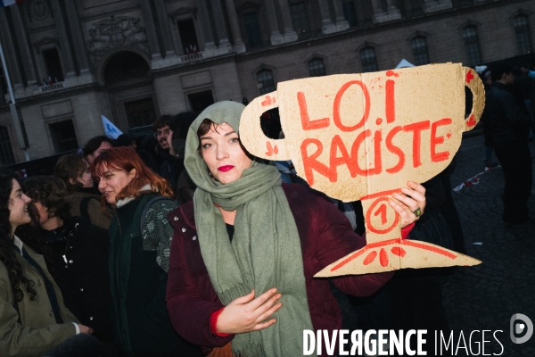 Rassemblement contre la loi asile immigration
