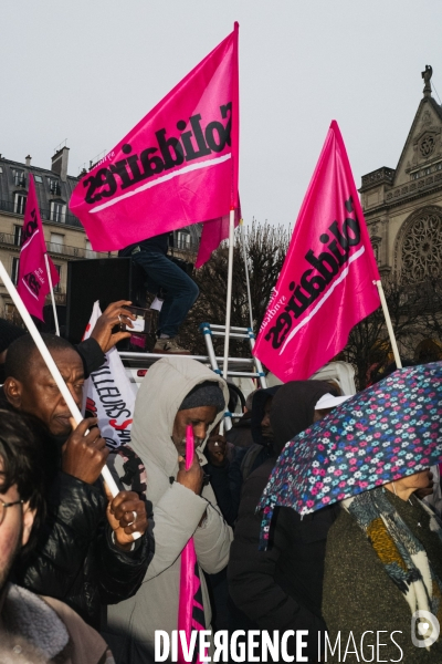 Rassemblement contre la loi asile immigration