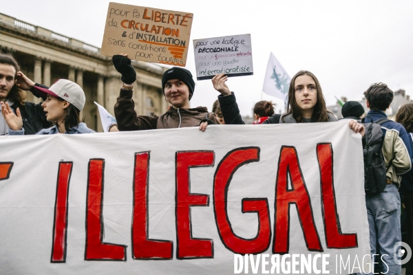 Conseil constitutionnel : Rassemblement d opposants à la loi immigration