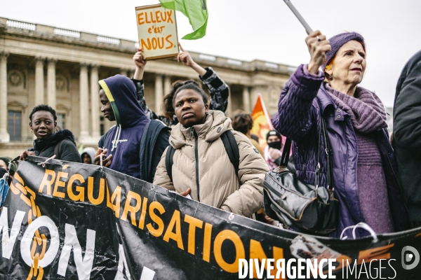 Conseil constitutionnel : Rassemblement d opposants à la loi immigration