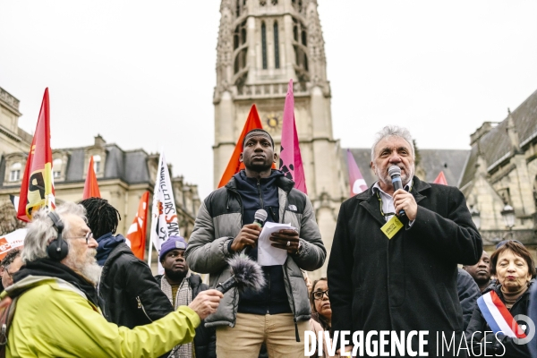 Conseil constitutionnel : Rassemblement d opposants à la loi immigration